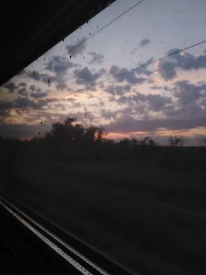 Взгляд от окна поезда стоковое изображение. изображение насчитывающей  быстро - 70527983