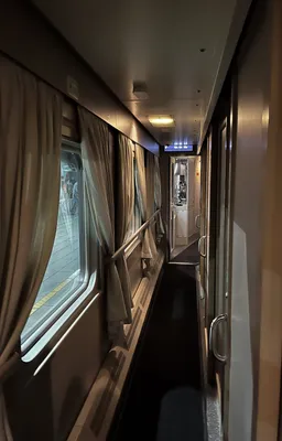 Черный поезд с элитными подушками. Что скрыто внутри нового частного поезда  «Ночной экспресс»
