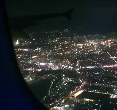 Москва FM on X: \"Немногим довелось увидеть Москву из иллюминатора самолета # ночью. Делимся фото Владимира Смирнова, который запечат…  https://t.co/aUo8P23vqP https://t.co/y7evjdDOAA\" / X