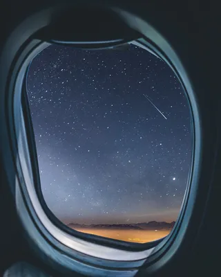 Вид из окна самолета в городе Из окна вы можете видеть крыло самолета  Турция Стоковое Фото - изображение насчитывающей солнце, горизонт: 167916978