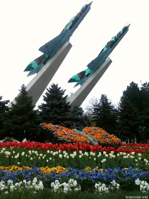Памятник «Два самолета» (Краснодар) в Краснодаре - Краснодар.вики