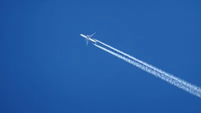 Крыло самолета в полете · Бесплатные стоковые фото