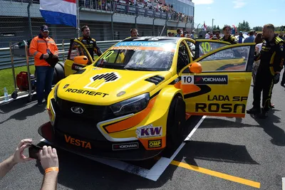 File:Lada Vesta WTCC 2015.JPG - Wikimedia Commons