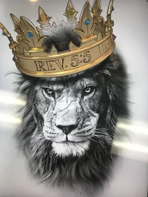 Лев с короной | Премиум Фото