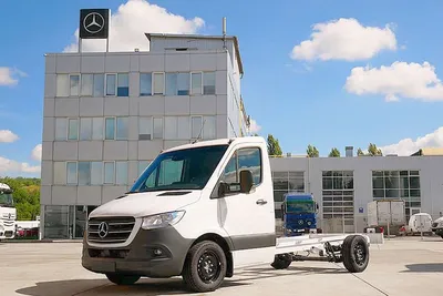 Mercedes-Benz Sprinter 2018, 2019, 2020, 2021, 2022, цельнометаллический  фургон, 3 поколение, VS30 технические характеристики и комплектации