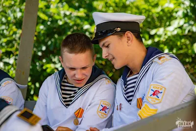 Во Франции российских моряков учат управлять скандальными кораблями  \"Мистраль\" — Фото