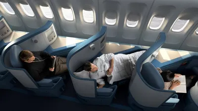 Что случится с пассажирами в полёте, если в самолёте появится небольшая  дыра наружу — Ferra.ru