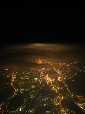 Ночной вид на большой город из окна самолета :: Стоковая фотография ::  Pixel-Shot Studio
