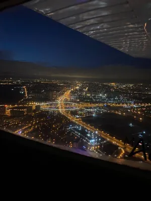 Картинки ночной город, аэропорт, самолёт, посадка, взлётка, взлет - обои  1920x1200, картинка №157253