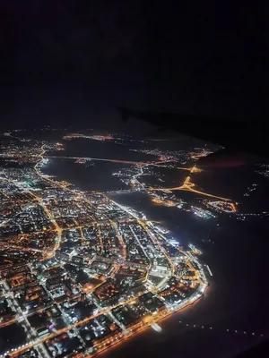 свет ночного города из окна самолета. ночной селективный фокус  видеоматериал - Видео насчитывающей перемещение, света: 217286904
