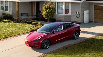 Новая, очень быстрая Tesla. Фотографии — Meduza