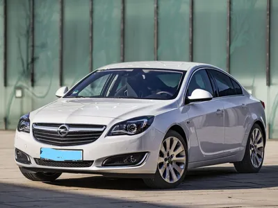 Opel Insignia Review (2016) - Changing Lanes