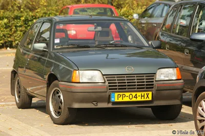 File:1986 Opel Kadett E 1.2 SC (15133992831).jpg - Wikimedia Commons