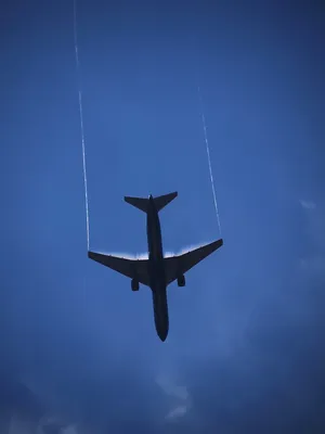 Фото падающего самолета фотографии