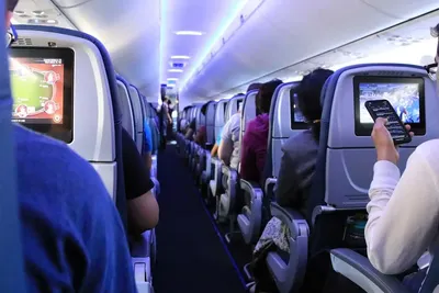 Бортпроводники назвали семь самых жутких поступков пассажиров в самолете