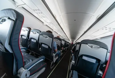 Роспотребнадзор смягчил требования по рассадке пассажиров в самолете -  Российская газета