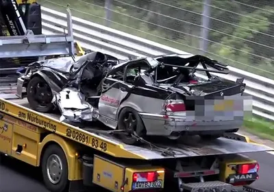 Видео: разбитые автомобили Нюрбургринга — Motor