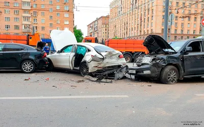 Посмотрите на гигантскую парковку разбитых суперкаров - читайте в разделе  Новости в Журнале Авто.ру
