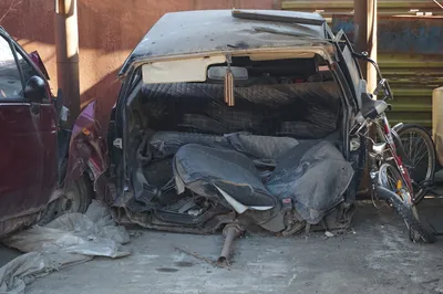 Шесть разбитых автомобилей и два сломанных забора — в Борисове произошло ДТП
