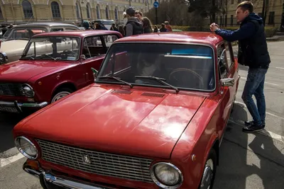 Старый русский автомобиль стоковое фото. изображение насчитывающей волынок  - 35149290