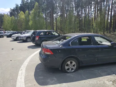 Русские автомобили возле торгового …» — создано в Шедевруме