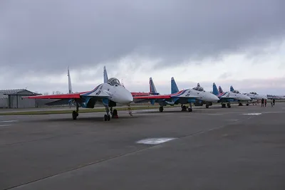 взлет русских боевых самолетов Редакционное Стоковое Фото - изображение  насчитывающей нашествие, технология: 242324233