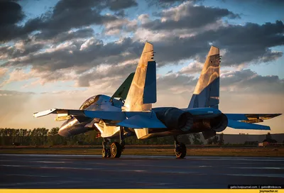 Модель самолета Lupa SU27-RK Сухой Су-27 \"Русские витязи\" 1:72