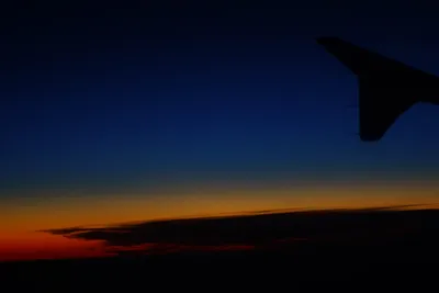 Прекрасный рассвет с борта самолета | Пикабу