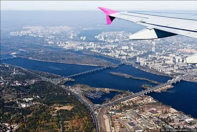 Мужчина, летевший в Новосибирск, подрался со стюардессой на борту самолета