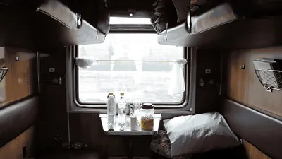 Как в поезде плацкарт, купейном вагоне и старой электричке открываются окна