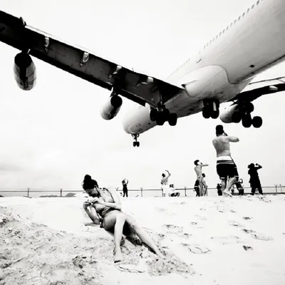 Пляж под крылом самолета на Карибах / Travel.ru / Чудеса света