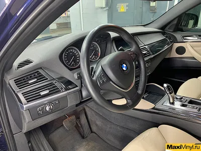 BMW X6 – перетяжка сидений и химчистка салона авто.