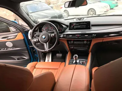 Интерьер BMW X6 M Competition в кузове F96 2020 года выпуска для рынка  Объединенных Арабских Эмиратов. Фото 15. VERcity