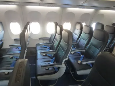 Победа\" запрещает пассажирам менять место в самолете / Россия :  Авиакомпании / Travel.ru