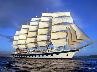 Cамый большой в мире и во многом первый круизный лайнер Icon of the Seas  показали в