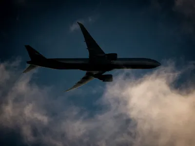 Соцсети: в небе над Барнаулом подозрительно долго кружил самолет | ОБЩЕСТВО  | АиФ Барнаул