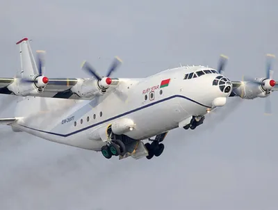 Военно-транспортный самолет Ан-12