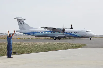 Модель самолета ATR 72-600 в ливрее Avianca, масштаб 1/160 (id 107242997)