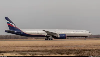 Посадка пассажирского самолета Боинга 777-300ER A6-ENE авиакомпаний  эмиратов в аэропорте Франкфурта Редакционное Фото - изображение  насчитывающей прибытия, приезжают: 151608491