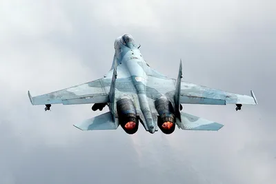 МО РФ: Су-27 не допустил нарушения границы двумя бомбардировщиками США над  Балтикой - Российская газета