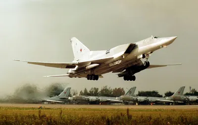 Модель самолета Туполев Ту-22М3 ВКС России 1:100 AV0105