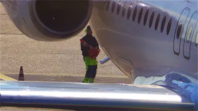 Пилоты проявили профессионализм!»: авиаэксперт прокомментировал посадку  самолета с горящим двигателем в Улан-Удэ - KP.RU