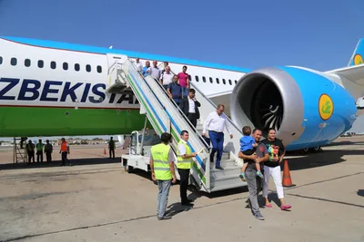 Узбекистон хаво йуллари в Москве (DME). Посадки и взлеты Boeing 787, 767,  757 и Airbus A320 - YouTube