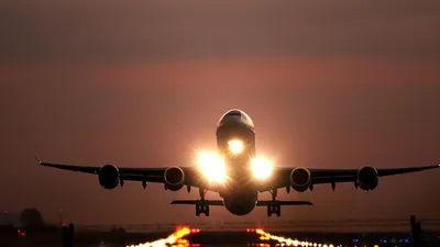 Самолет авиарейса Ташкент — Душанбе, не смог приземлиться и вернулся в  аэропорт вылета
