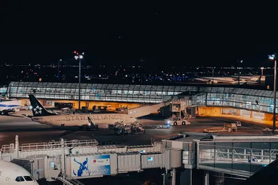 Посадка Самолет Аэропорту Стокгольма Швеция – Стоковое редакционное фото ©  D_Y #368563210