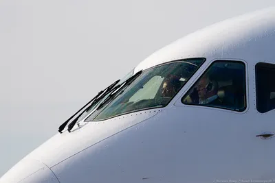 Пассажир в Индии пытался открыть дверь самолета в воздухе и был избит |  Inbusiness.kz