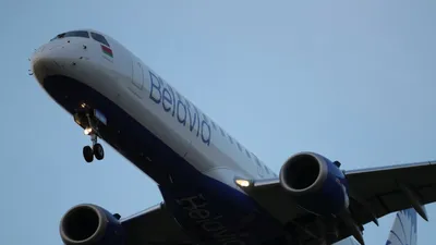 Пассажир рейса Москва — Магадан попытался выйти из самолета в воздухе