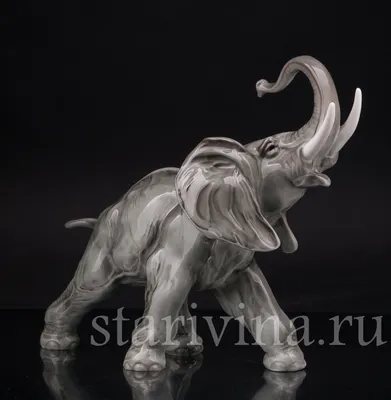 Слон с поднятым хоботом высек из древесины Стоковое Фото - изображение  насчитывающей природа, естественно: 59458746