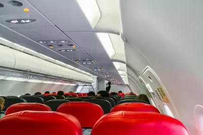 Стюардесса назвала самое грязное место в самолете, о котором не подозревают  пассажиры
