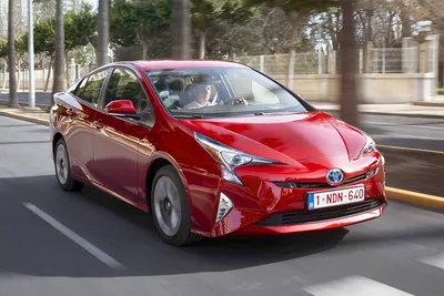 Гибрид Toyota Prius: объявлена цена в России — Авторевю